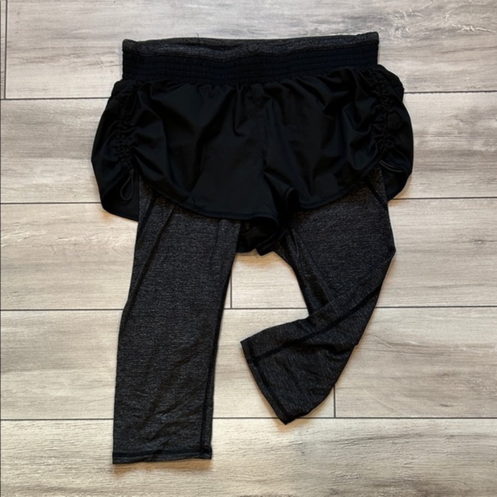 Athleta Go Getter 2-in-1 Knicker Shorts Over Capri leggings size medium